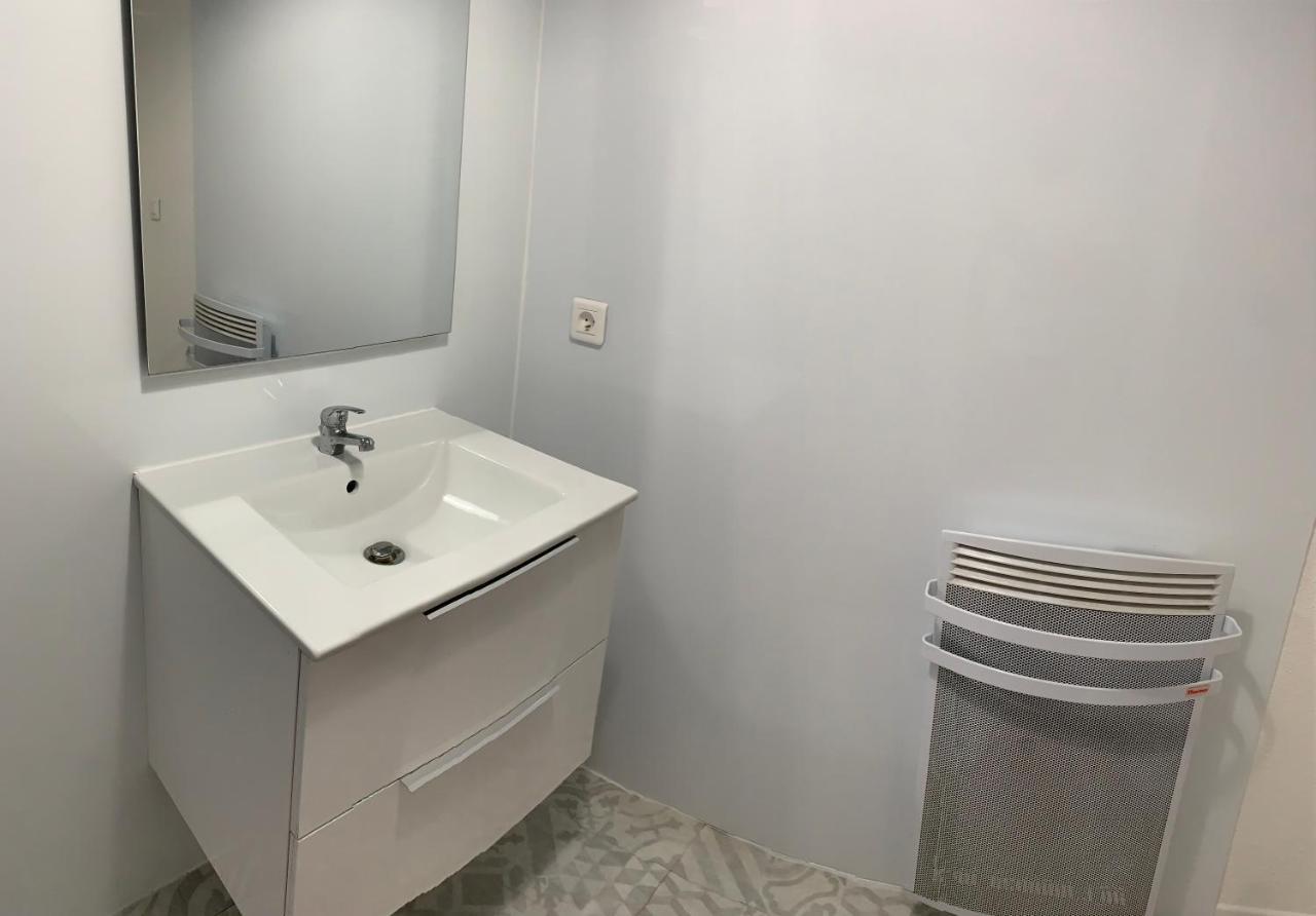 Appartement 2Eme Etage 42M2 Hyper Centre Ville / Parking Gratuit Riom Exterior photo