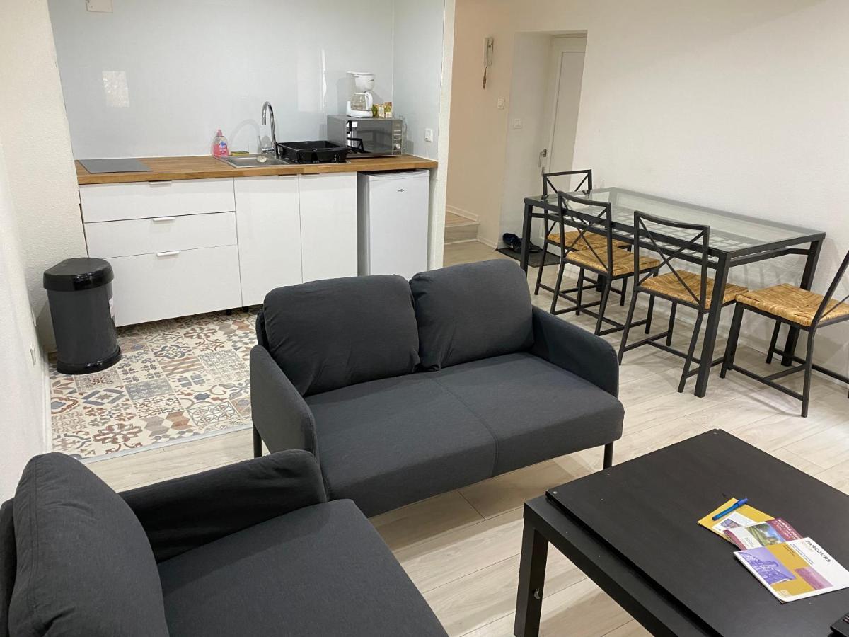 Appartement 2Eme Etage 42M2 Hyper Centre Ville / Parking Gratuit Riom Exterior photo